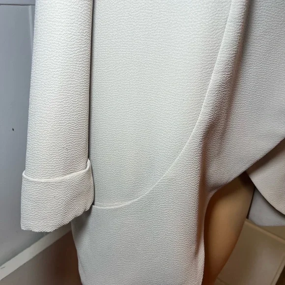 Elegant Cream Women's Blazer - Picture 3 of 8